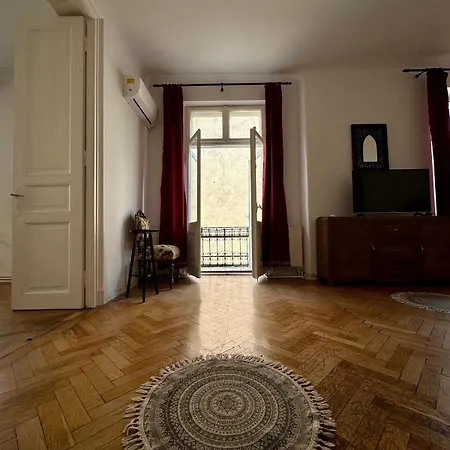 Ultra Apartment *