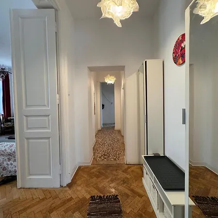Apartment Ultra *