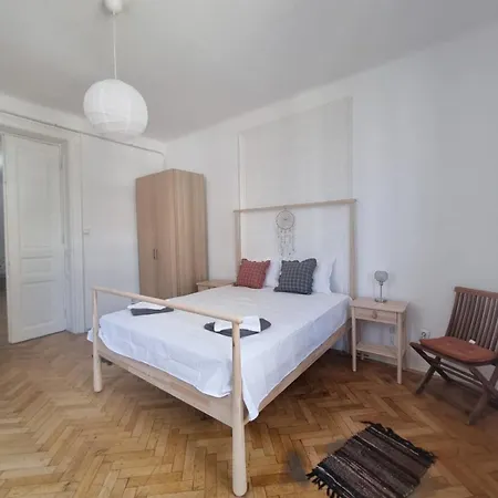 Ultra Apartment *